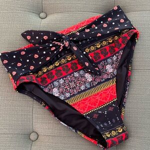Tie-knot bikini bottom